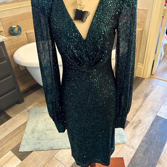 Ieena Mac Duggal Emerald Sequin Green Dress With Long Sleeves Gold Buttons 6 - Picture 4 of 15